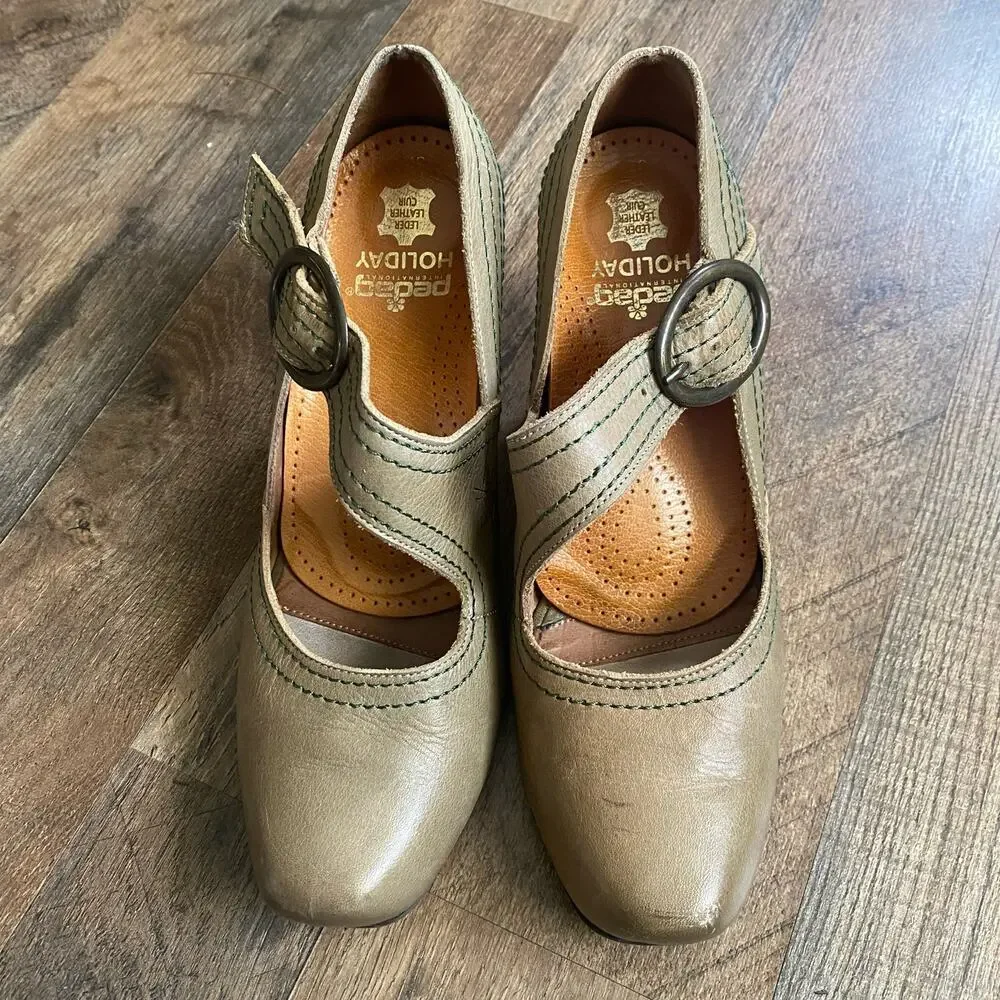 John Fluevog Maryjane Heels Gray Beige Retro Buckle Square Toe Block Heel Wooden - Picture 3 of 13